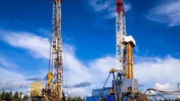 onshore oil drilling rig