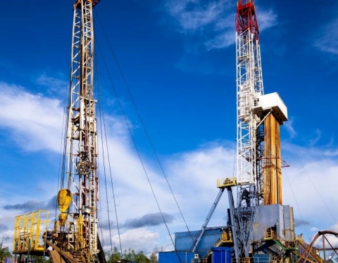 onshore oil drilling rig